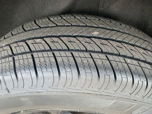 Used 2018 GMC Acadia SLT image 12