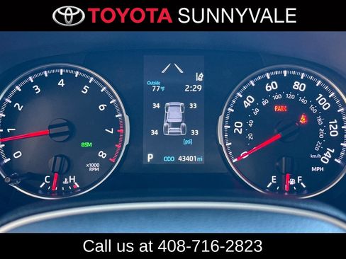 Used 2022 Toyota RAV4 XLE Premium AWD/4WD image 29