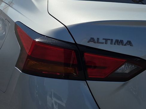 Used 2023 Nissan Altima 2.5 SV FWD image 9