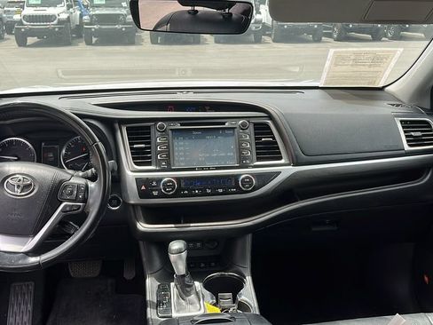 Used 2017 Toyota Highlander Limited w/ Carpet Mat Package AWD/4WD image 23