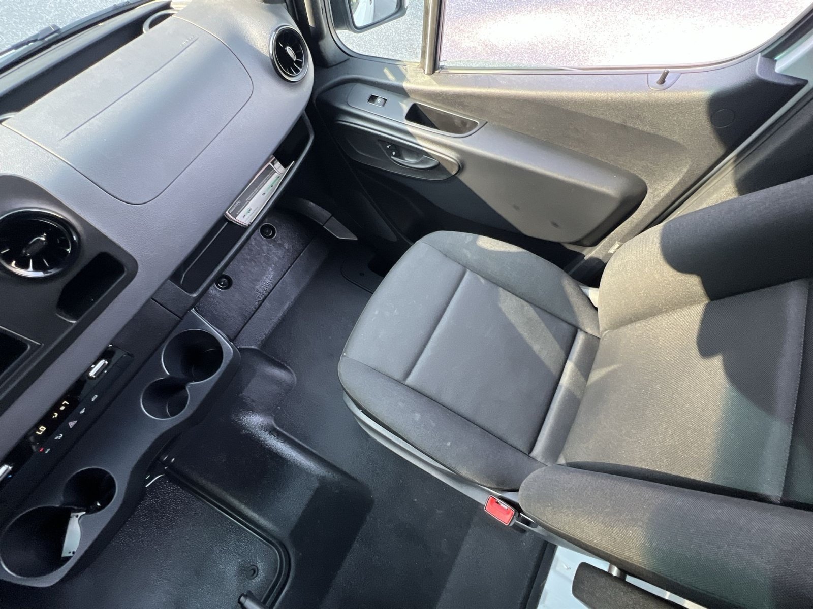 Used 2025 Mercedes-Benz Sprinter 2500 image 14