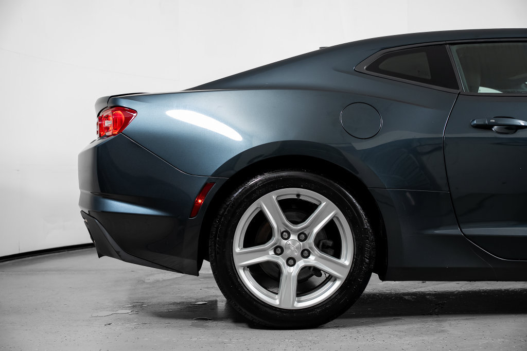 Used 2020 Chevrolet Camaro LT w/ Technology Package RWD image 5