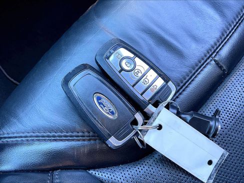 Used 2020 Ford Explorer Platinum w/ Premium Technology Package image 25