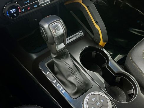 Used 2024 Ford Bronco Badlands image 17