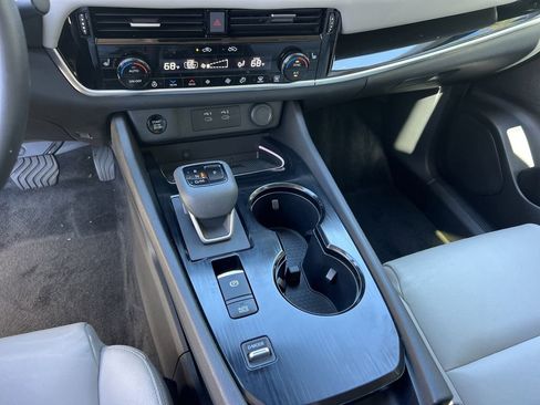 Used 2024 Nissan Rogue SL w/ SL Premium Package image 32