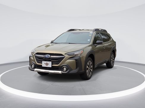 Used 2025 Subaru Outback Limited AWD/4WD image 3