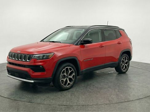 Used 2025 Jeep Compass Limited AWD/4WD image 3