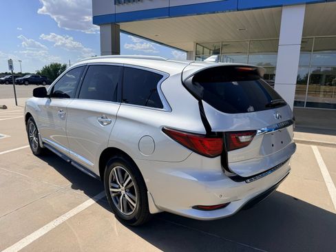 Used 2020 INFINITI QX60 Luxe w/ Essential Package FWD image 9