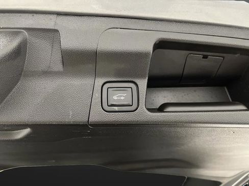 Used 2023 GMC Acadia SLE w/ Infotainment Package image 15