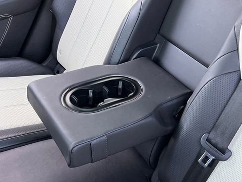 Used 2021 Bentley Bentayga Base image 21