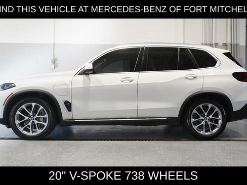 Used 2024 BMW X5 xDrive50e AWD/4WD image 3