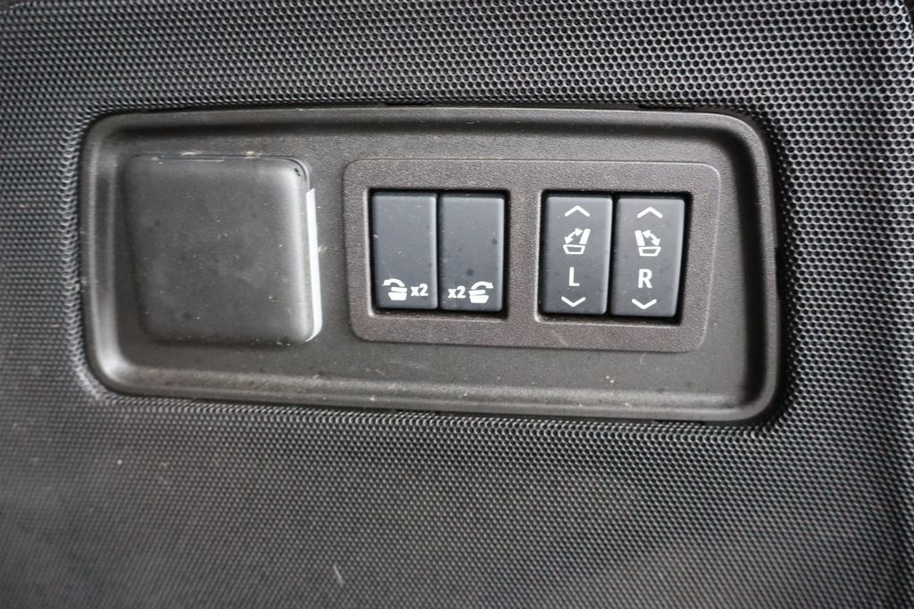 Used 2024 Cadillac Escalade ESV V AWD/4WD image 34