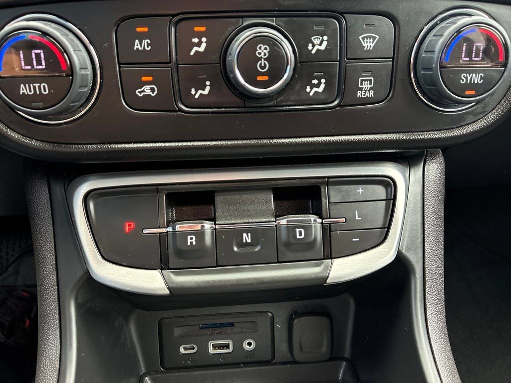 Used 2024 GMC Terrain SLT AWD/4WD image 19