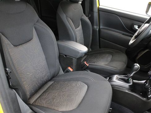 Used 2023 Jeep Renegade Latitude AWD/4WD image 23
