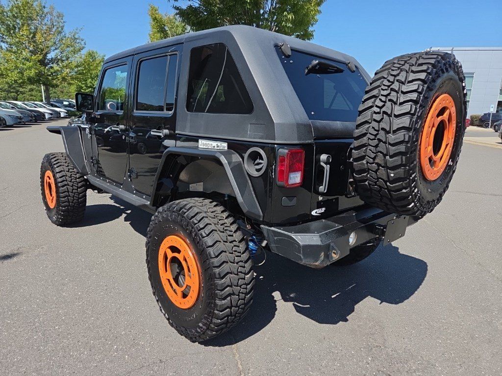 Used 2015 Jeep Wrangler Unlimited Rubicon w/ Connectivity Group AWD/4WD image 5