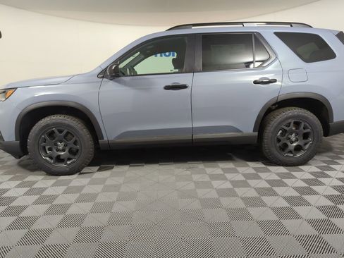 New 2025 Honda Pilot TrailSport image 2