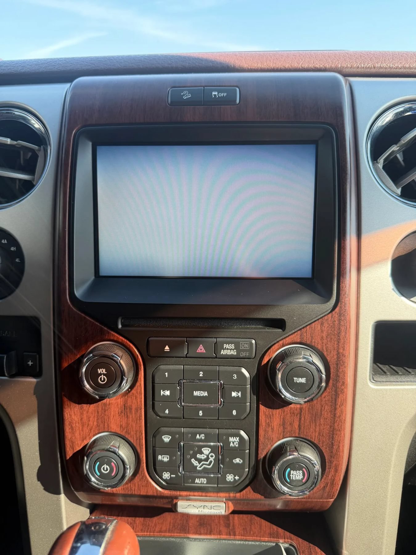 Used 2014 Ford F150 King Ranch w/ King Ranch Luxury Package AWD/4WD image 17