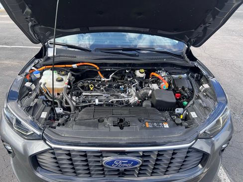 Used 2024 Ford Escape Platinum w/ Premium Technology Package AWD/4WD image 3