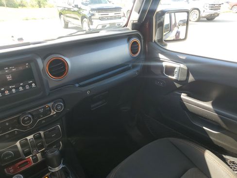 Used 2021 Jeep Gladiator Mojave w/ Cold Weather Group AWD/4WD image 11