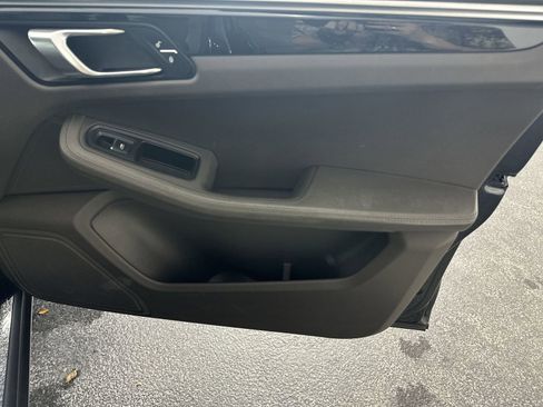 Used 2017 Porsche Macan S image 36