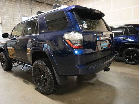 Used 2017 Toyota 4Runner SR5 AWD/4WD image 3