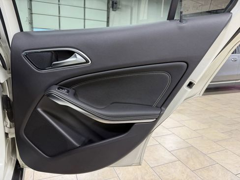 Used 2018 Mercedes-Benz GLA 250 GLA 250 4MATIC Sport Utility 4 image 32