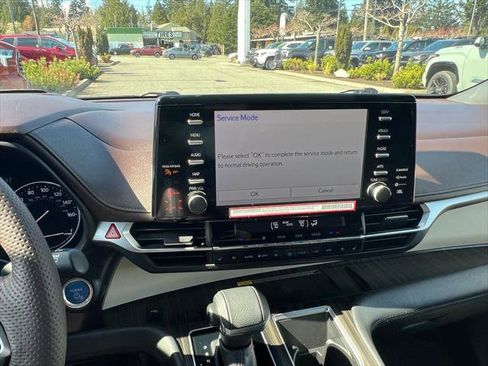 Certified 2024 Toyota Sienna Platinum image 20