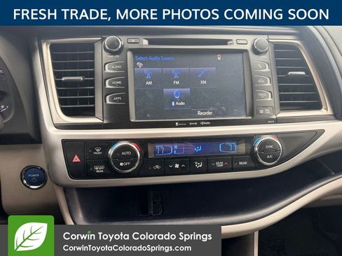 Used 2017 Toyota Highlander XLE AWD/4WD image 11