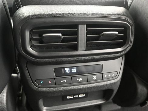 Used 2023 Honda Pilot Touring image 13