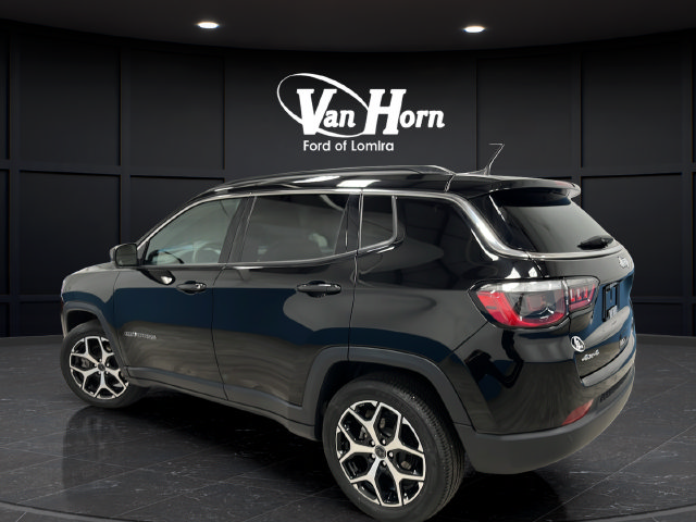 Used 2025 Jeep Compass Limited AWD/4WD image 5