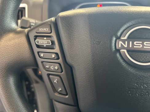 Used 2025 Nissan Frontier SV image 18
