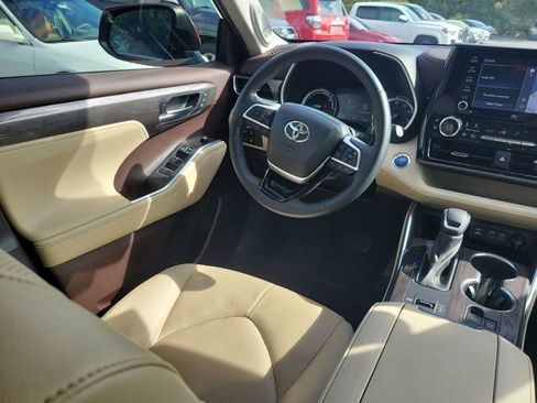 Used 2022 Toyota Highlander Limited image 7