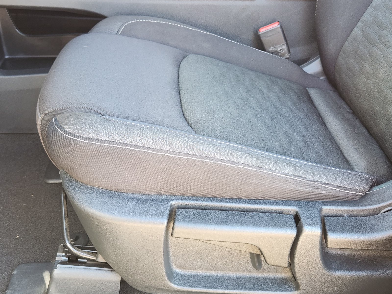 Used 2024 Nissan Pathfinder S FWD image 31