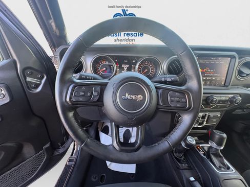 Used 2022 Jeep Gladiator Sport AWD/4WD image 16