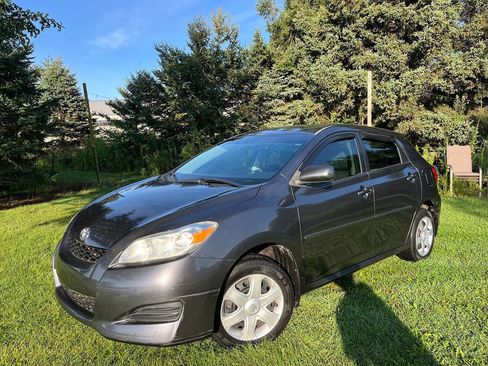 Used 2009 Toyota Matrix w/ PWR Pkg FWD image 1