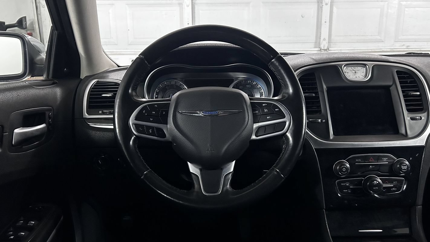 Used 2020 Chrysler 300 Limited AWD/4WD image 10