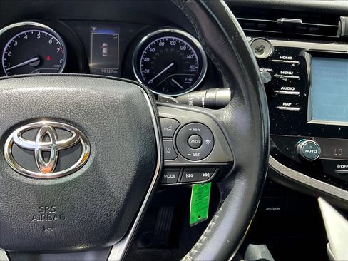 Used 2019 Toyota Camry SE FWD image 11