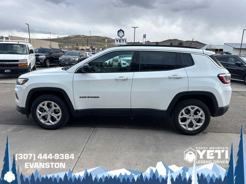 Used 2024 Jeep Compass Latitude AWD/4WD image 6