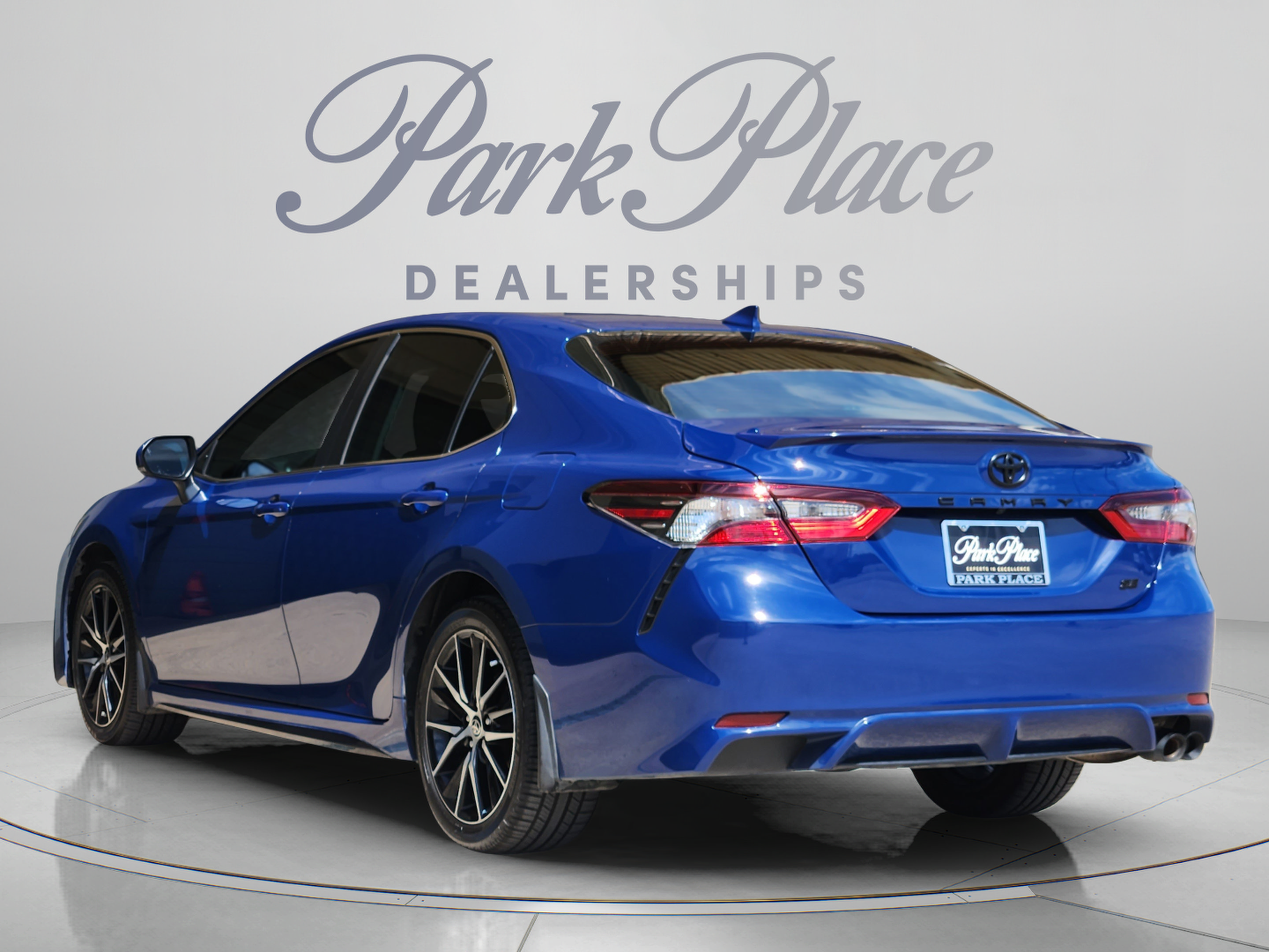 Used 2024 Toyota Camry SE FWD image 3