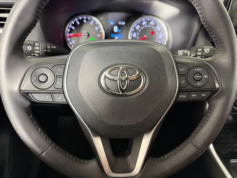 Used 2022 Toyota RAV4 XLE Premium FWD image 9
