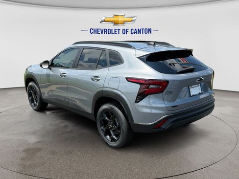 New 2026 Chevrolet Trax LT w/ Midnight Edition FWD image 7