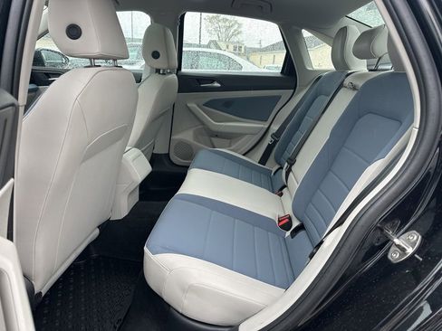 Used 2025 Volkswagen Jetta SE w/ Sunroof Package FWD image 27