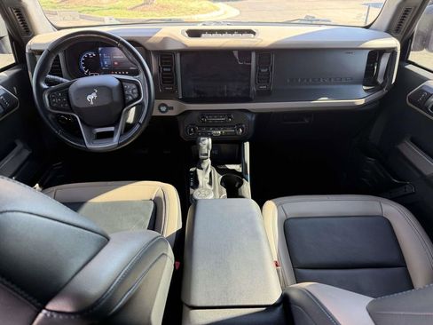 Used 2022 Ford Bronco Wildtrak image 2