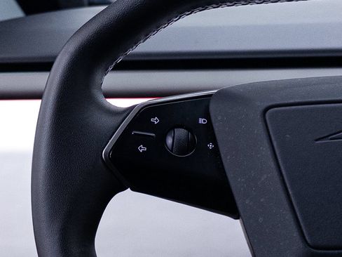Used 2024 Tesla Cybertruck AWD Crew Cab image 31