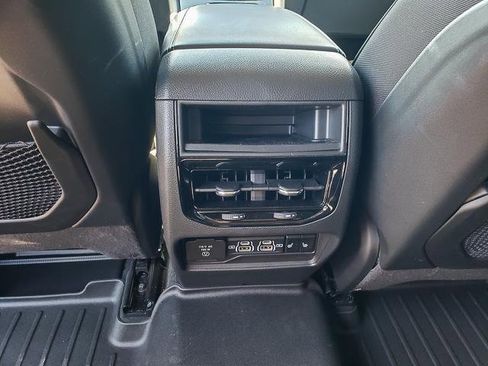 Used 2024 Jeep Grand Cherokee Limited w/ Luxury Tech Group II image 23