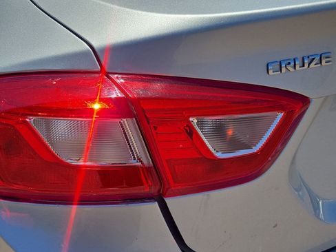 Used 2017 Chevrolet Cruze LS FWD image 20