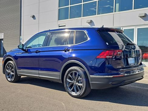 Used 2023 Volkswagen Tiguan SE w/ Panoramic Sunroof Package image 8