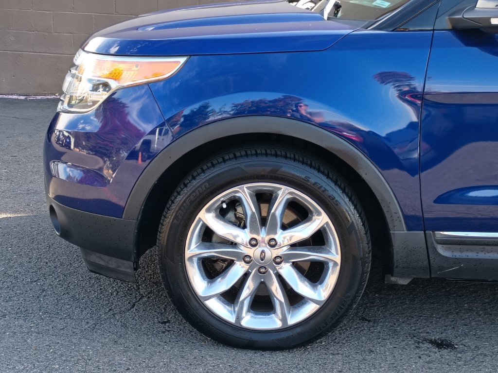 Used 2014 Ford Explorer XLT w/ Equipment Group 202A AWD/4WD image 10