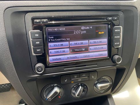 Used 2015 Volkswagen Jetta SE FWD image 17