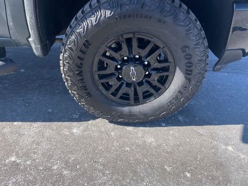 New 2026 Chevrolet Silverado 2500 ZR2 image 9